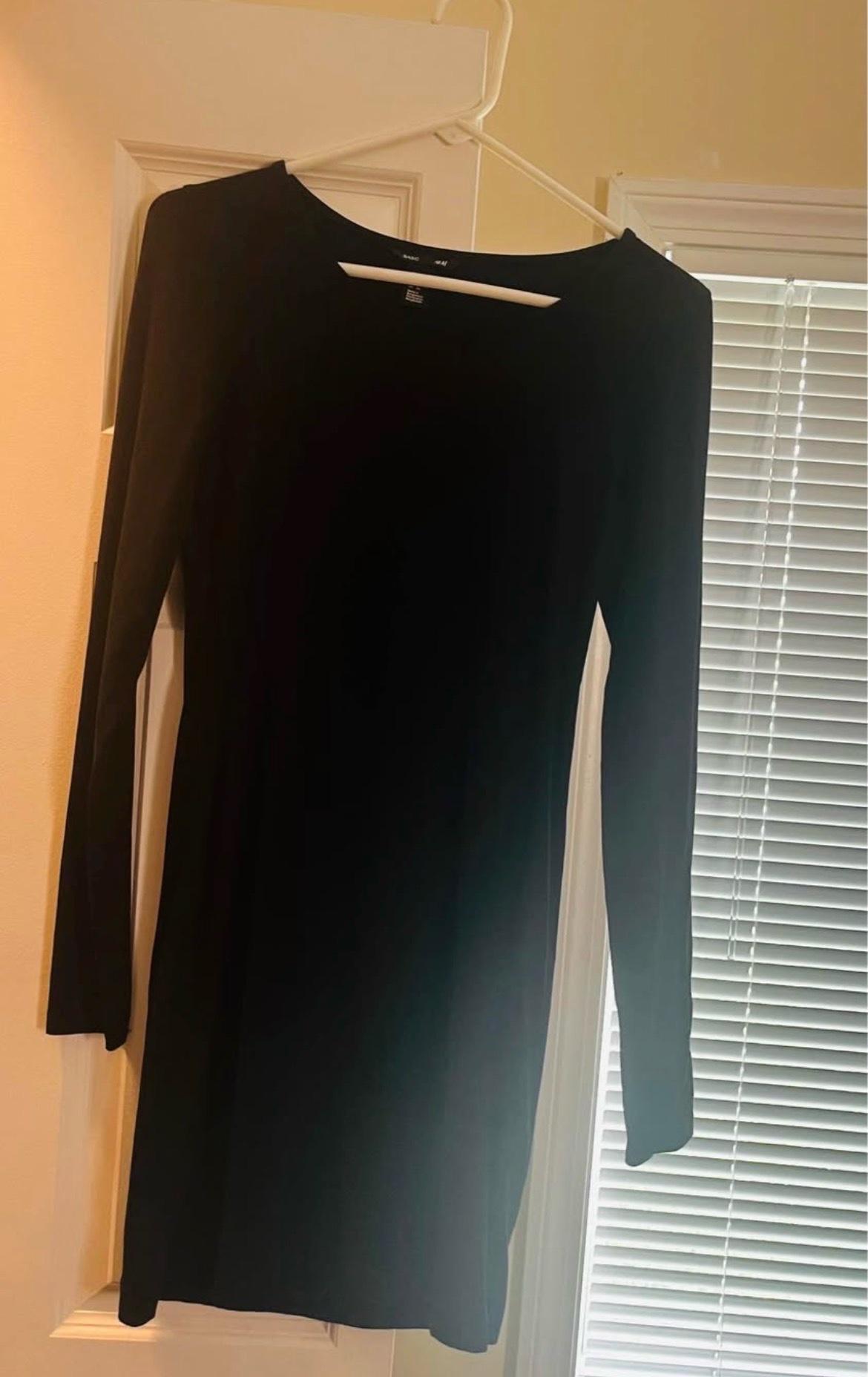 BLACK DRESS WITH LONG SLEEVES