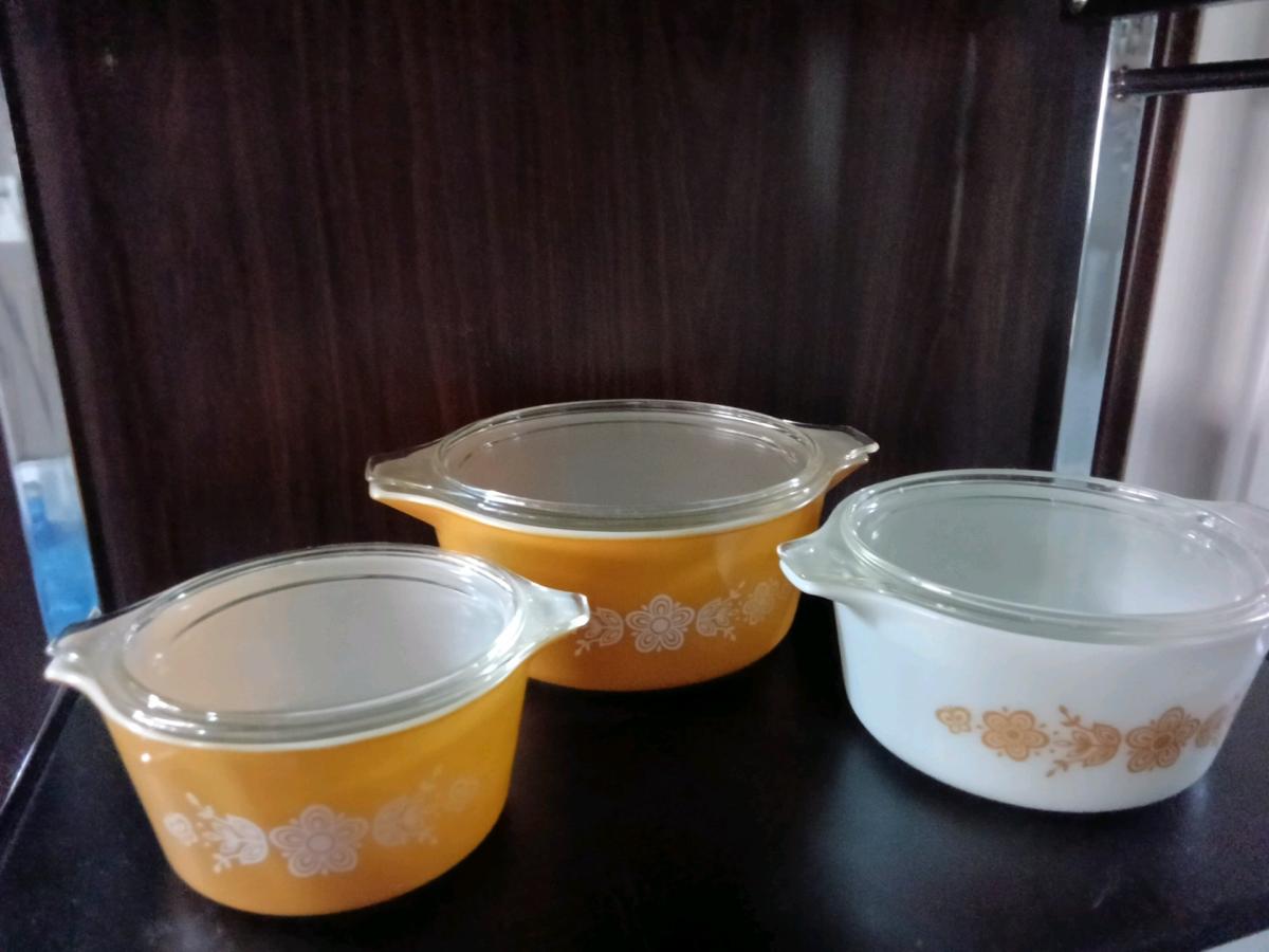 vintage Pyrex casserole dishes - El Paso, Texas - FleaMarketBay