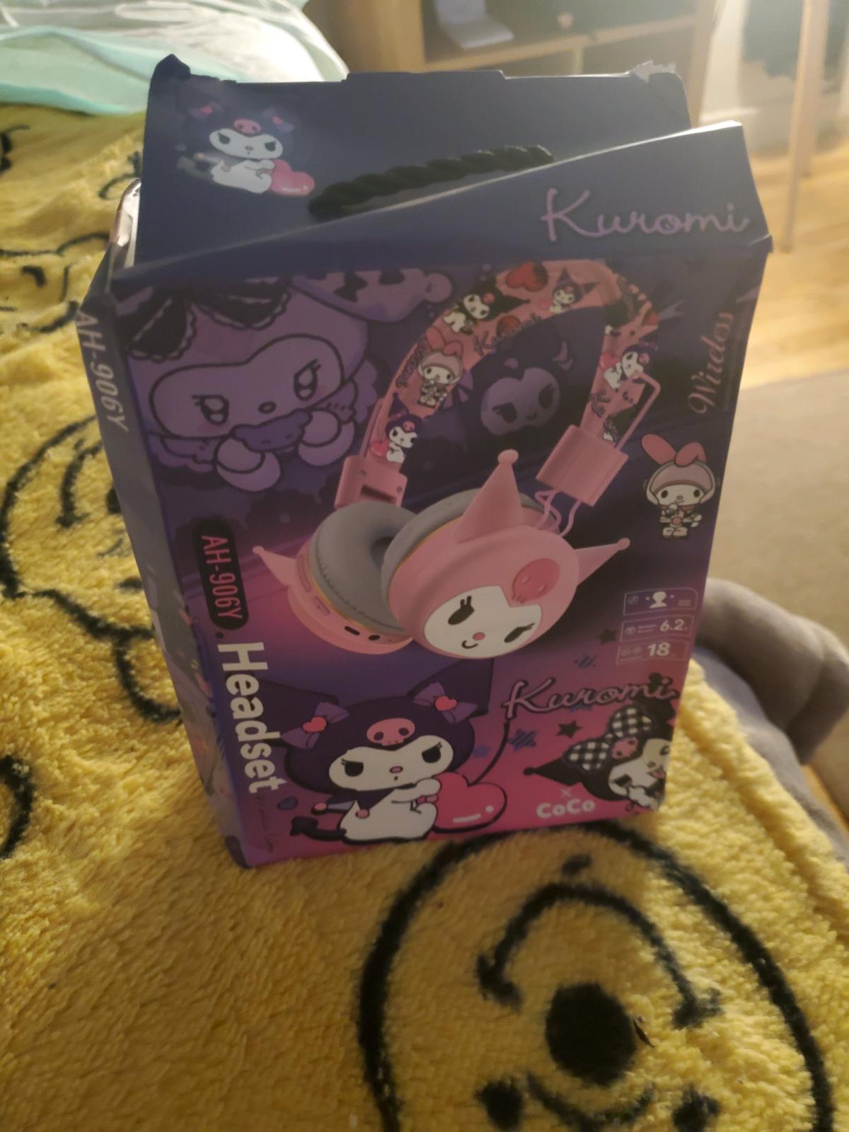 brand new gamer the box is crushed thats all it is - Pittsburg, California