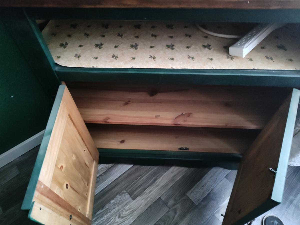 corner tv stand - Fresno, California - FleaMarketBay