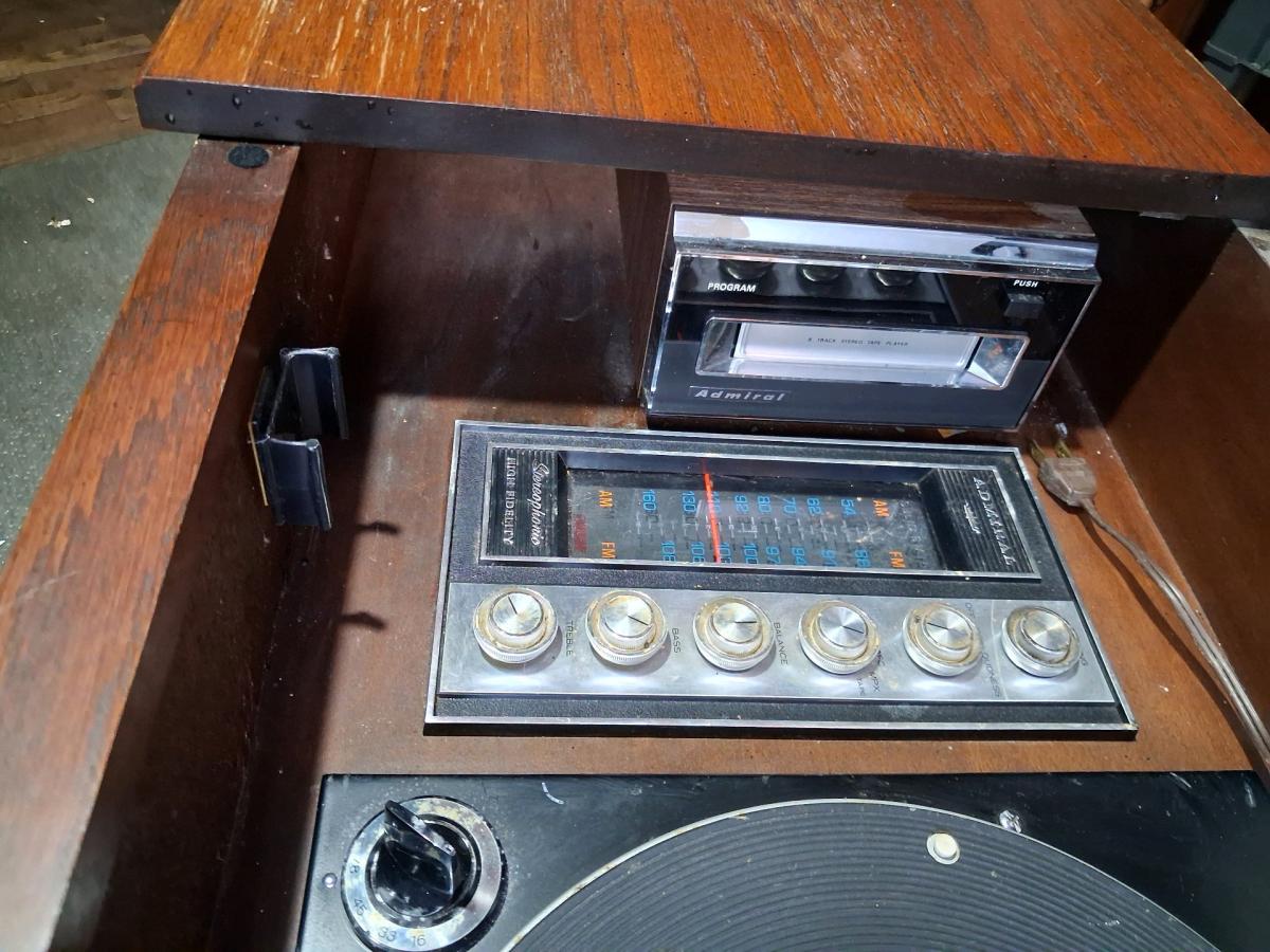 Admiral record player cabinet - Springfield, Missouri - FleaMarketBay