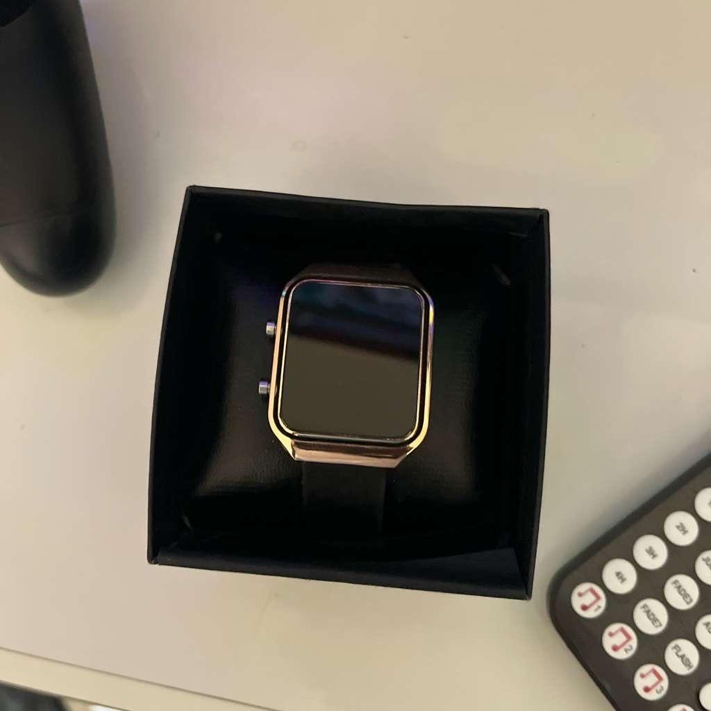 Luxury Gold Smart Watch  Modern Style