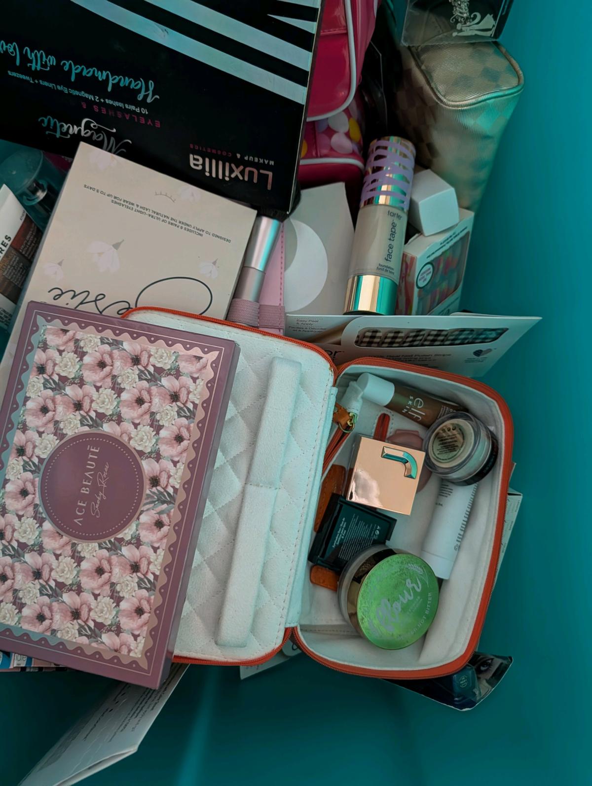 Huge tote full of beauty items - Wilmington, North Carolina - FleaMarketBay