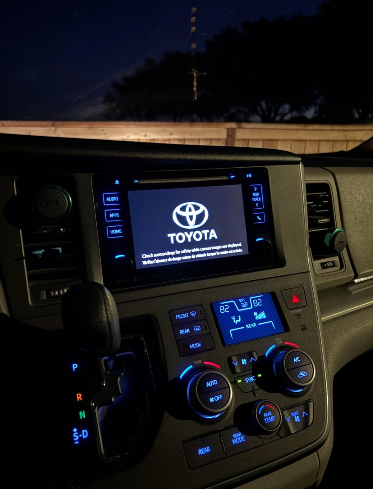 Toyota Sienna 2016 - San Jose, California - FleaMarketBay