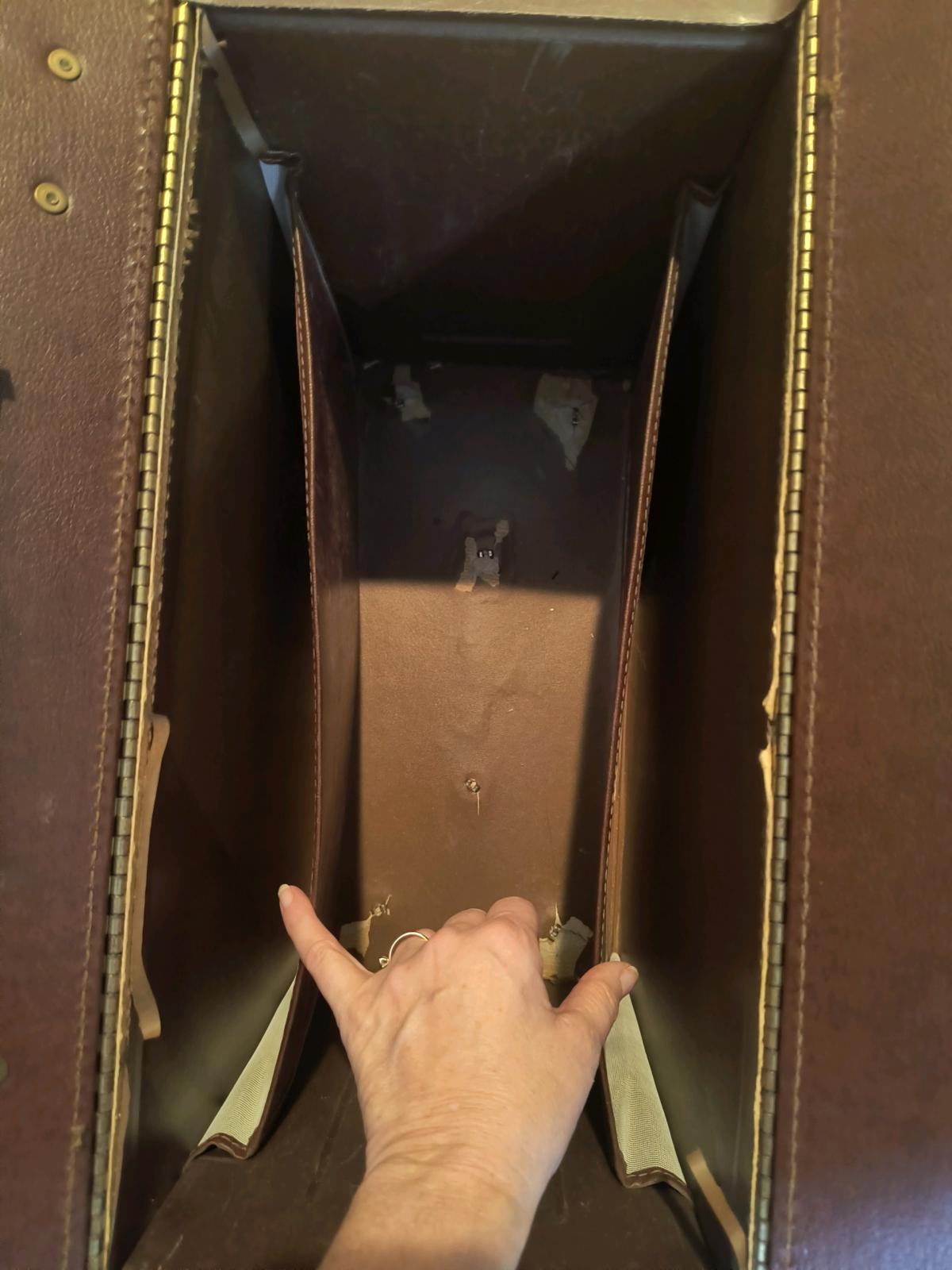 Briefcase - Warrensburg, Missouri - FleaMarketBay