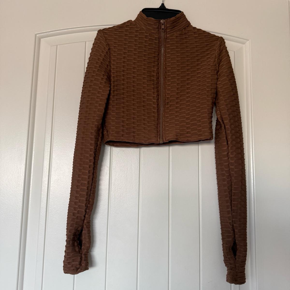 TIMING Textured Cropped ZipUp Top w Thumbholes  Size S - Los Angeles, California - FleaMarketBay