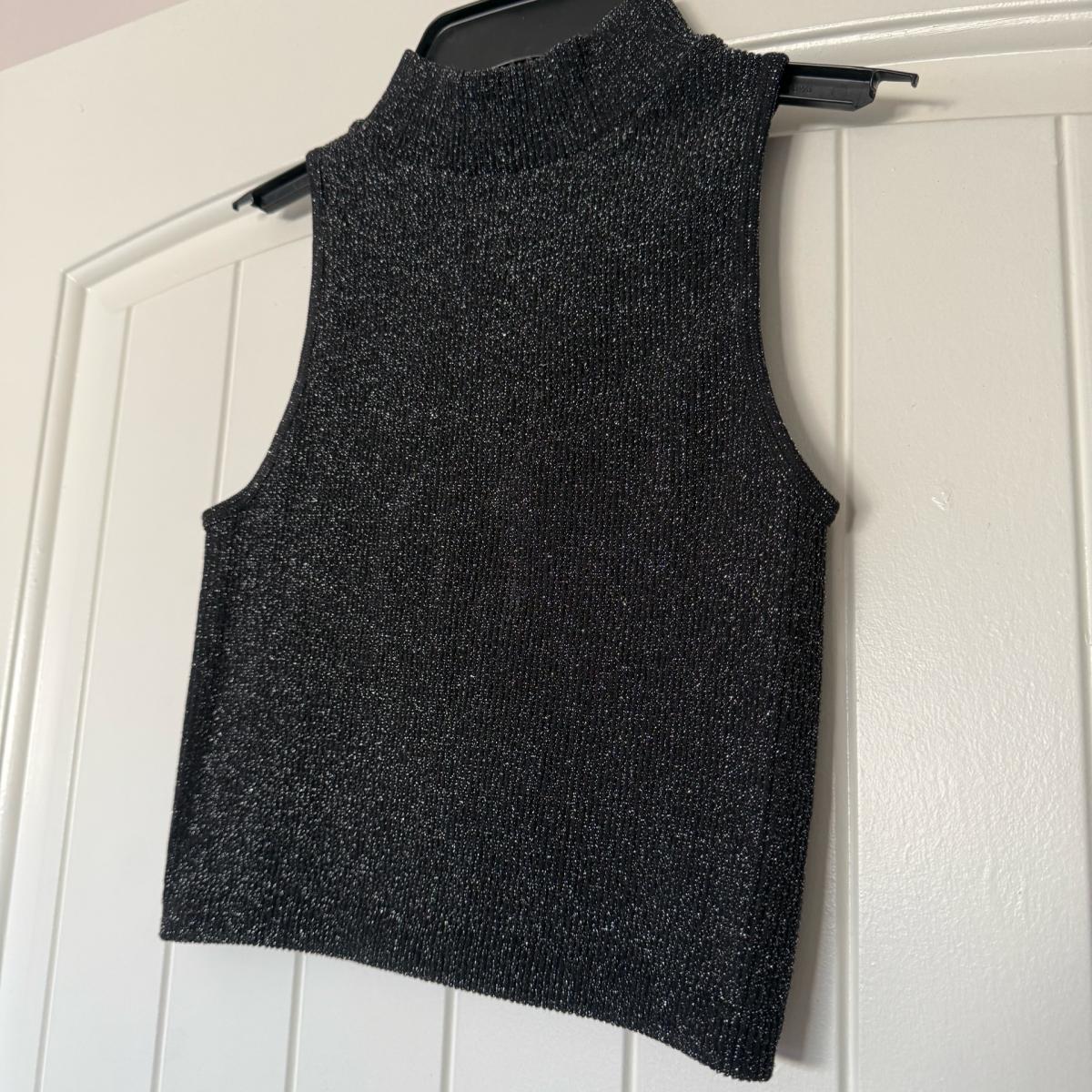 Shimmering Black Metallic Ribbed Mock Neck Top XSS  Elegant - Los Angeles, California - FleaMarketBay