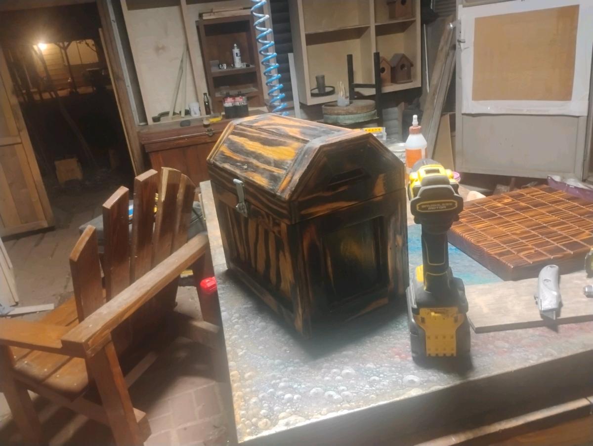 treasure chest box - Buda, Texas