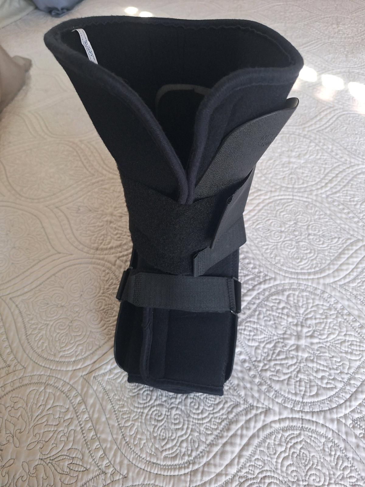 Medical boot - Winchester, California - FleaMarketBay