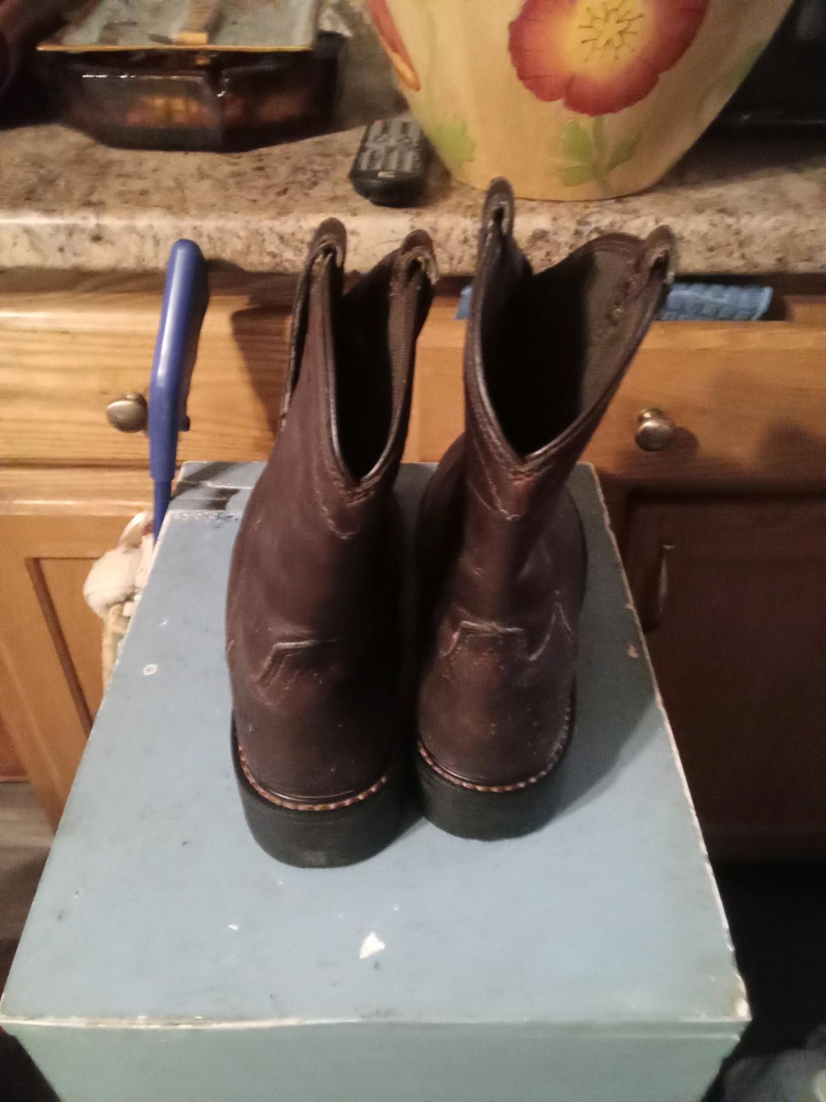 Boots - Spring City, Tennessee - FleaMarketBay