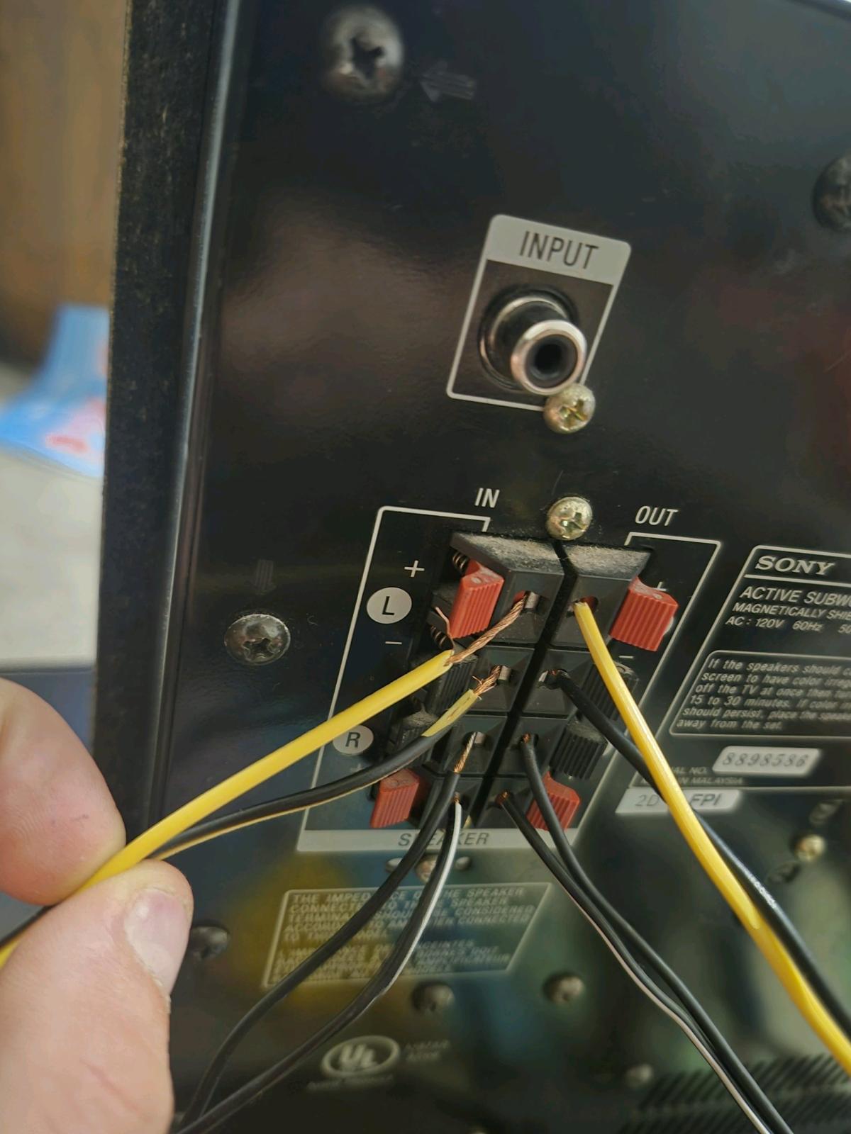 4 speakers 8 inch sub and sound bar - Layton, Utah - FleaMarketBay