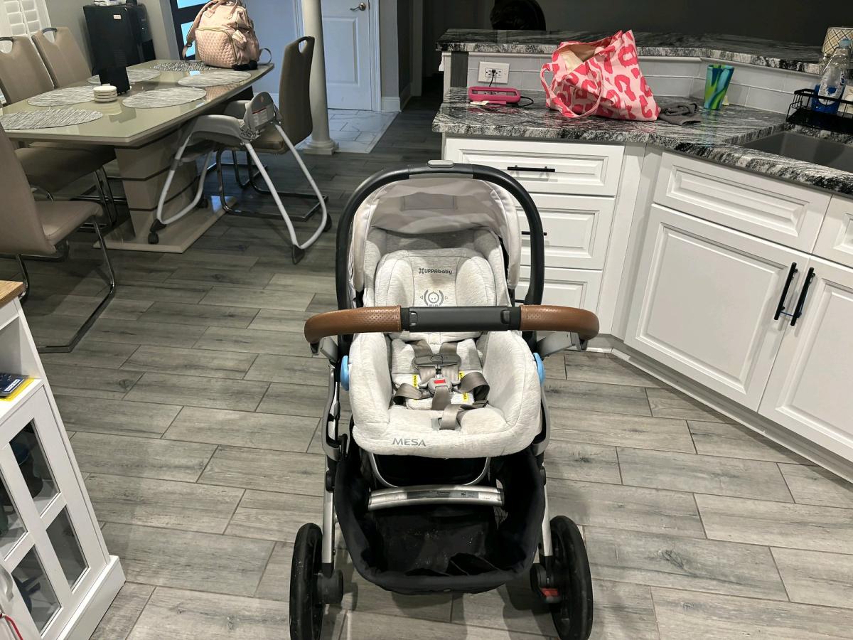 UPPAbaby Vista V2 Stroller w Rumble Seat  Bassinet  Gregory - Armington, Illinois - FleaMarketBay