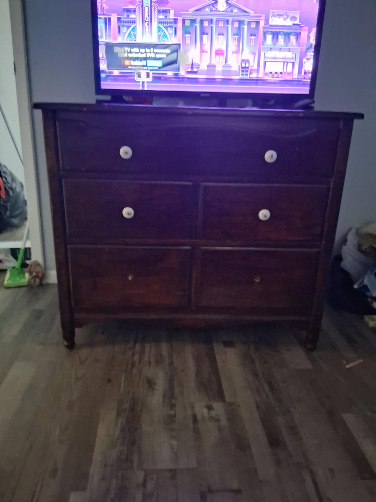 35 year old dresser