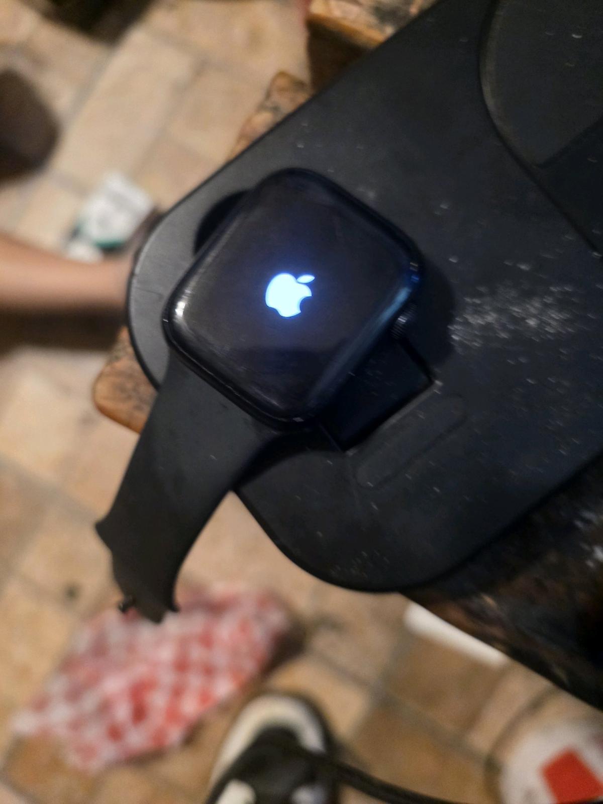 7th series apple watch gps ceramic 44mm - Brownwood, Texas - FleaMarketBay