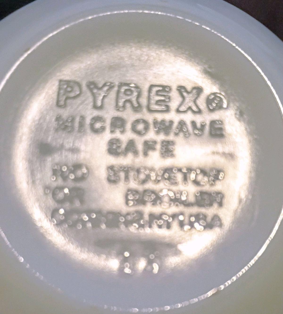 4 vintage Pyrex tea cups