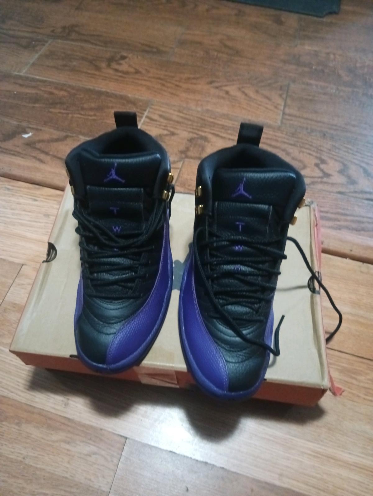 Men Jordan 12 retro sneakers 8 12