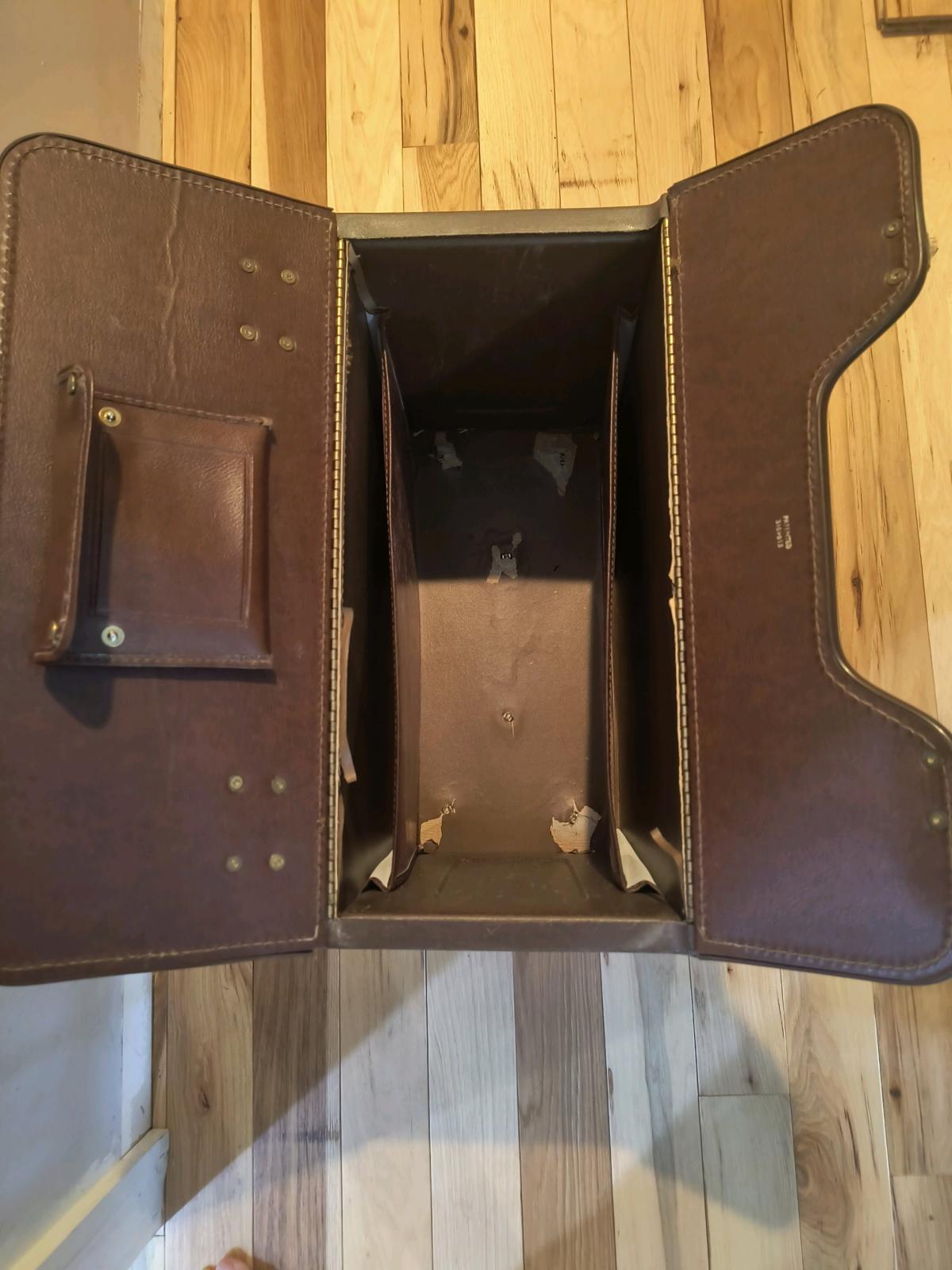 Briefcase - Warrensburg, Missouri - FleaMarketBay