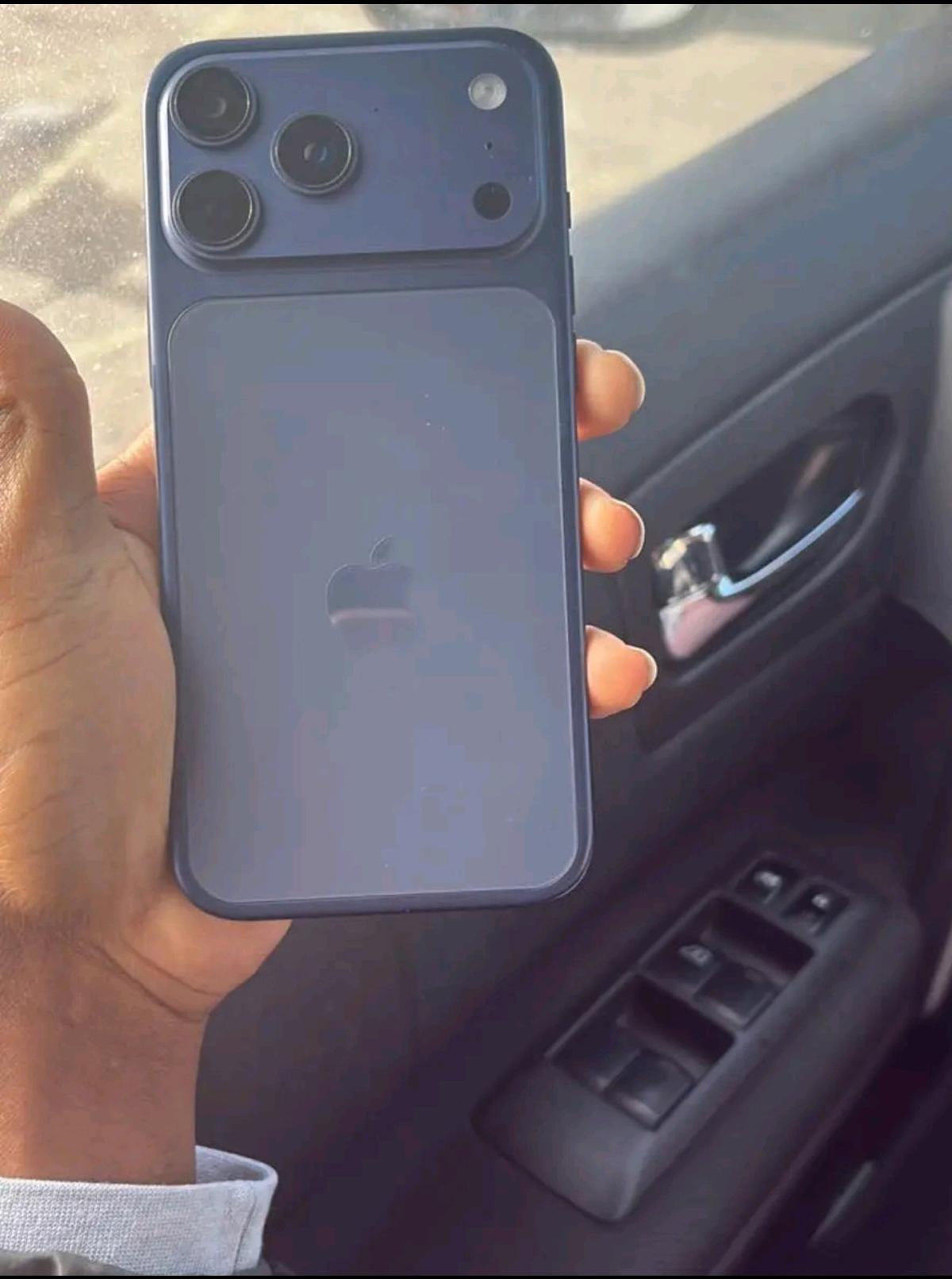 Iphone 17 pro max - Chicago, Illinois - FleaMarketBay