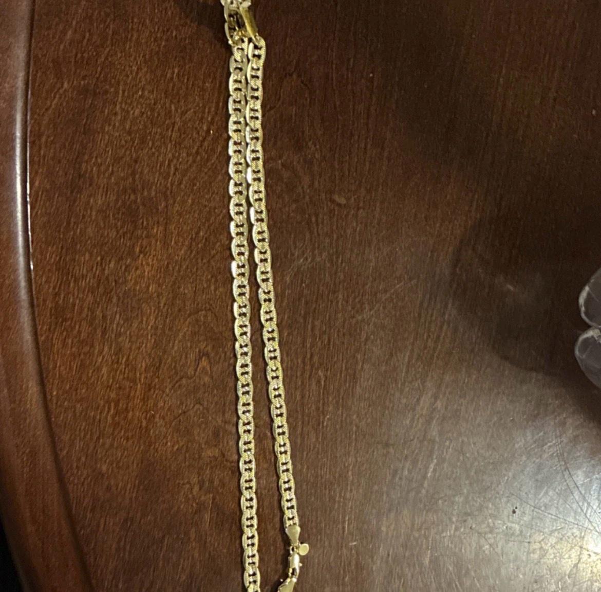 Gold Cuban Link Chain - Fort Pierce, Florida - FleaMarketBay