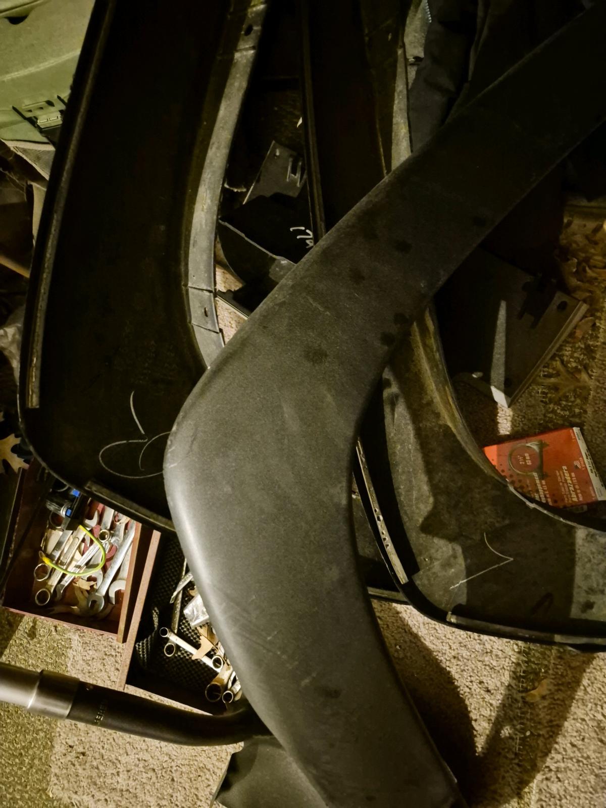 gmc sierra k1500 truck parts - Ephrata, Pennsylvania - FleaMarketBay