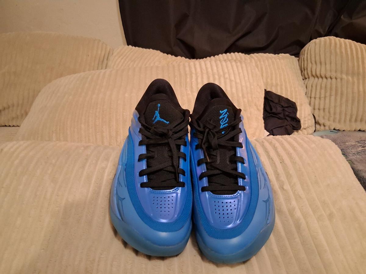 Zion Iridescent size 10not normal circulation these are trut - Altamonte Springs, Florida - FleaMarketBay