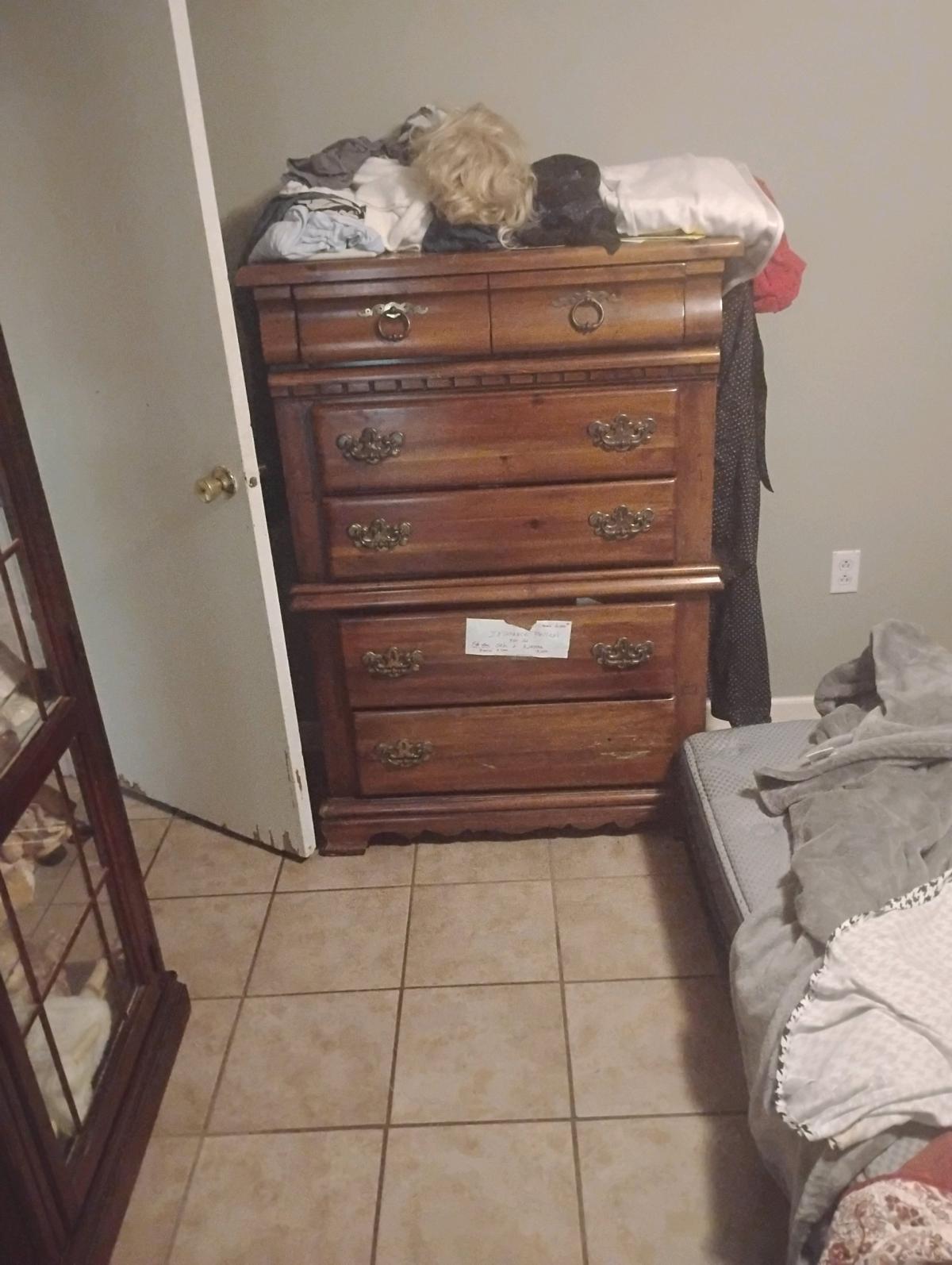 dressers - Clinton, Louisiana