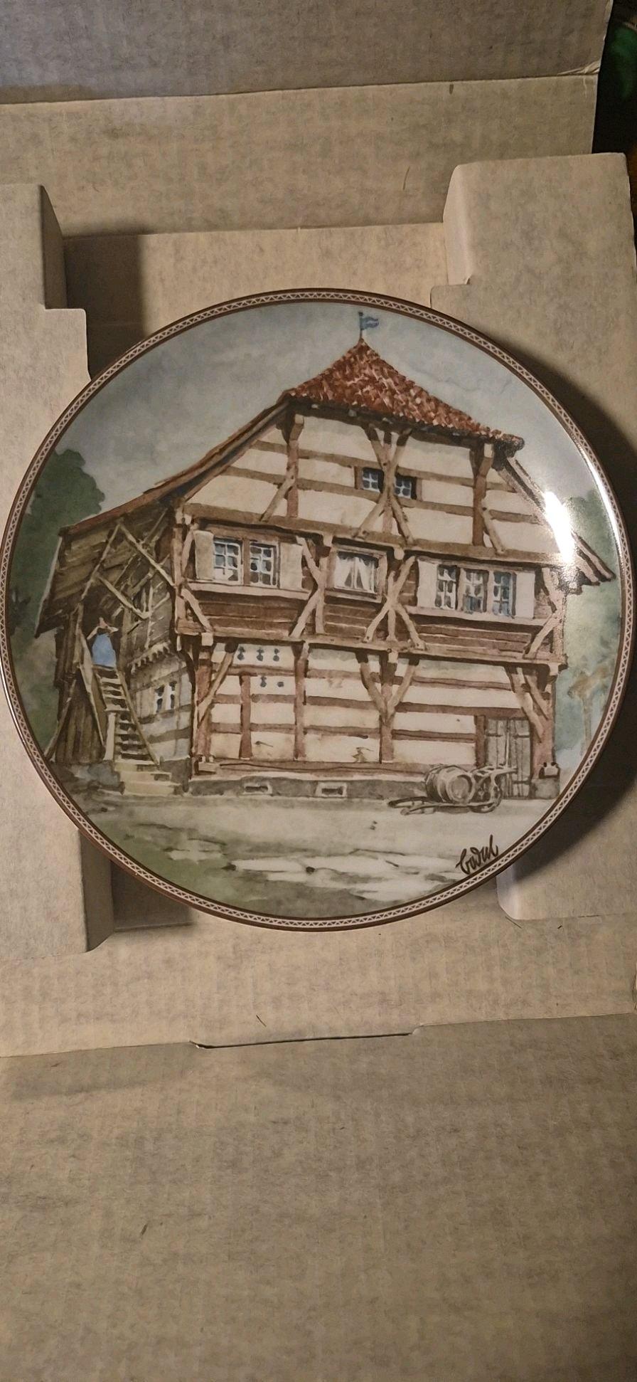 Theyre decorations declared glass plates - Lakeview, Michigan - FleaMarketBay