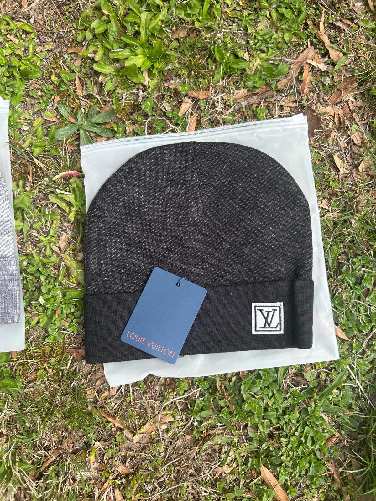 Authentic Louis Vuitton LV Knit Beanie  blac Monogram  Desig - High Point, North Carolina - FleaMarketBay
