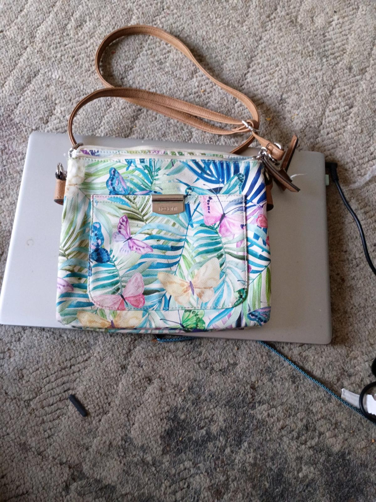 Womens purses - Winnebago, Illinois - FleaMarketBay