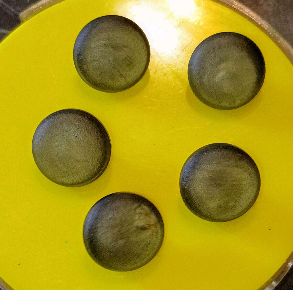 unique variety of vintage buttons - Elberton, Georgia - FleaMarketBay