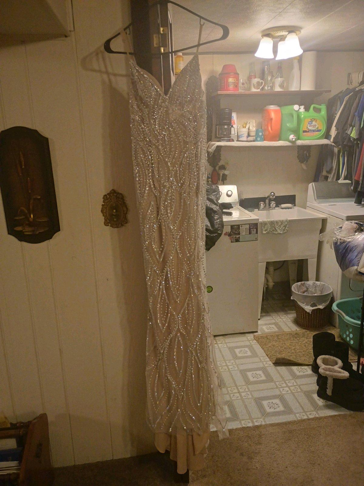 Formal size 6 LuLu gown - Moundsville, West Virginia - FleaMarketBay