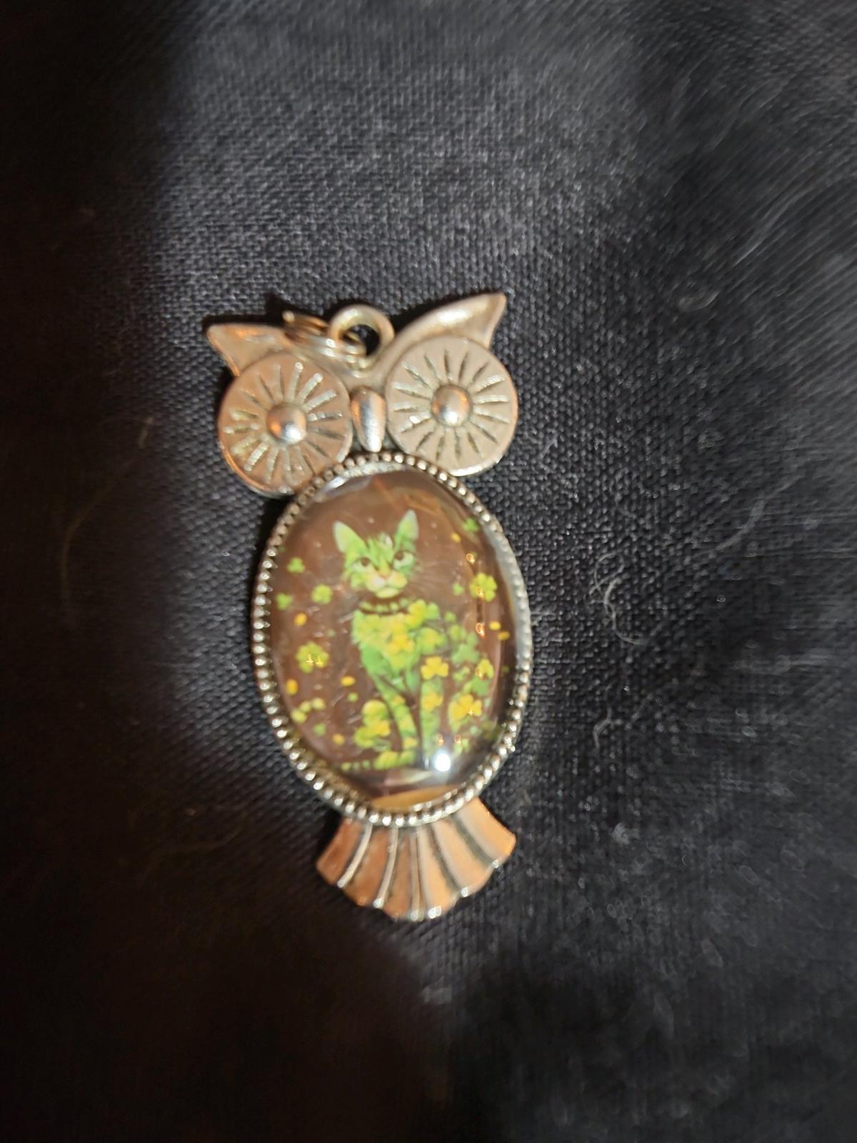 an owl pendant with a lucky st Patricks day cat
