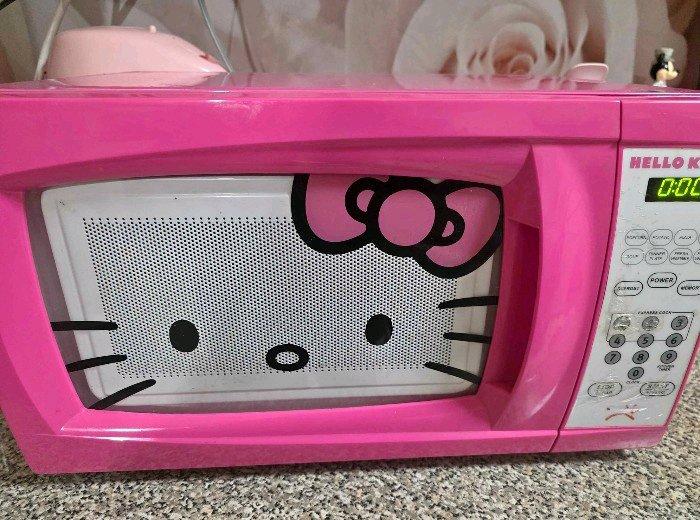Hello kitty microwave aRare - Adams, New York - FleaMarketBay