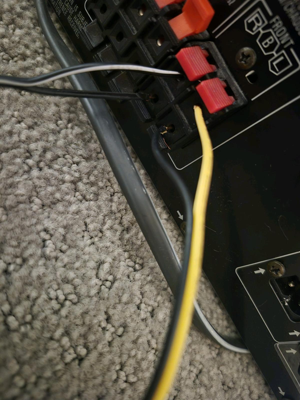 4 speakers 8 inch sub and sound bar - Layton, Utah - FleaMarketBay