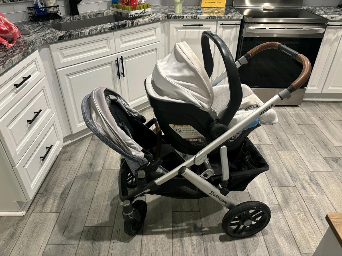 UPPAbaby Vista V2 Stroller w Rumble Seat  Bassinet  Gregory - Armington, Illinois - FleaMarketBay