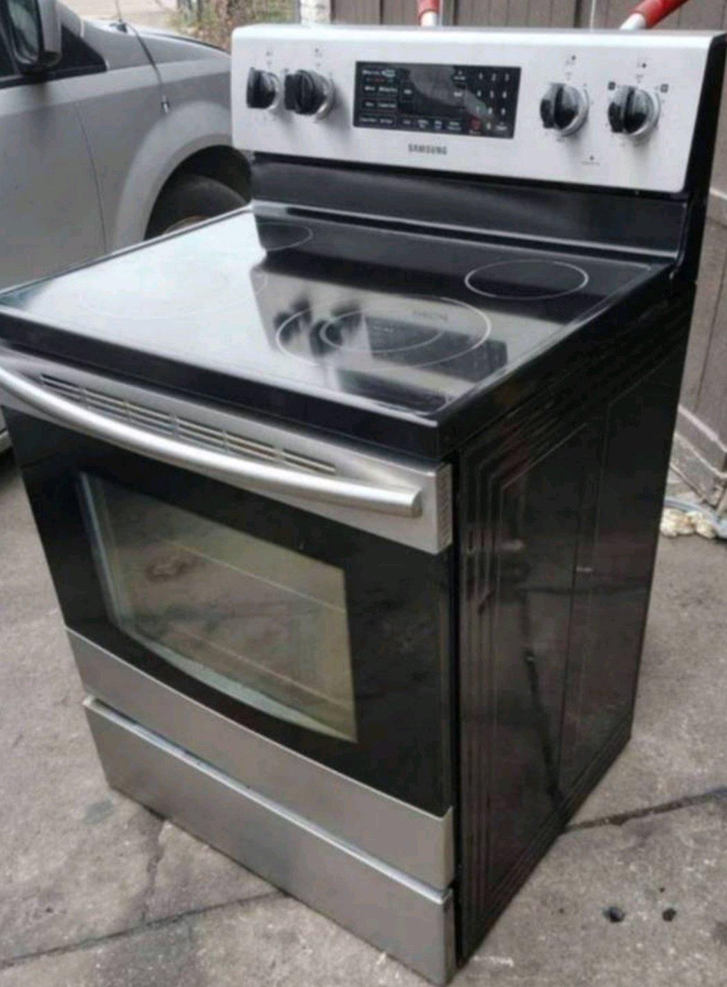 Samsung stainless steel electric stove glass top - Los Angeles, California