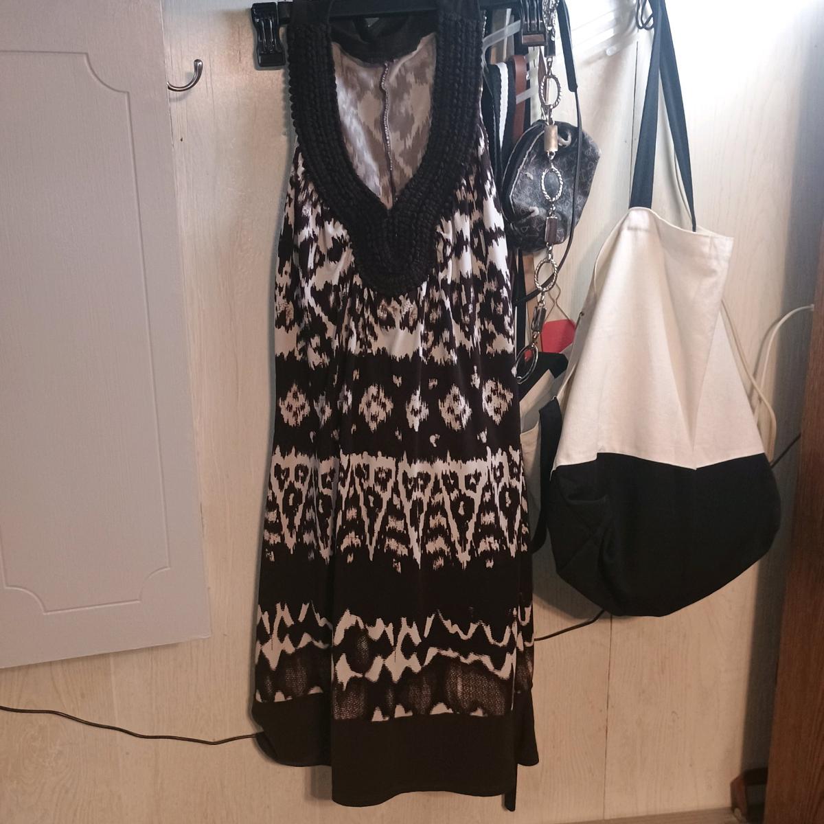 xs SM and medium dresses  jumpers and  intimates - Moundsville, West Virginia - FleaMarketBay