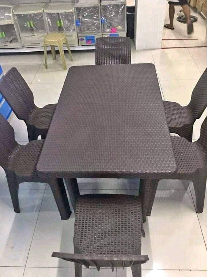 chairs and centre table - Jacksonville, Florida - FleaMarketBay