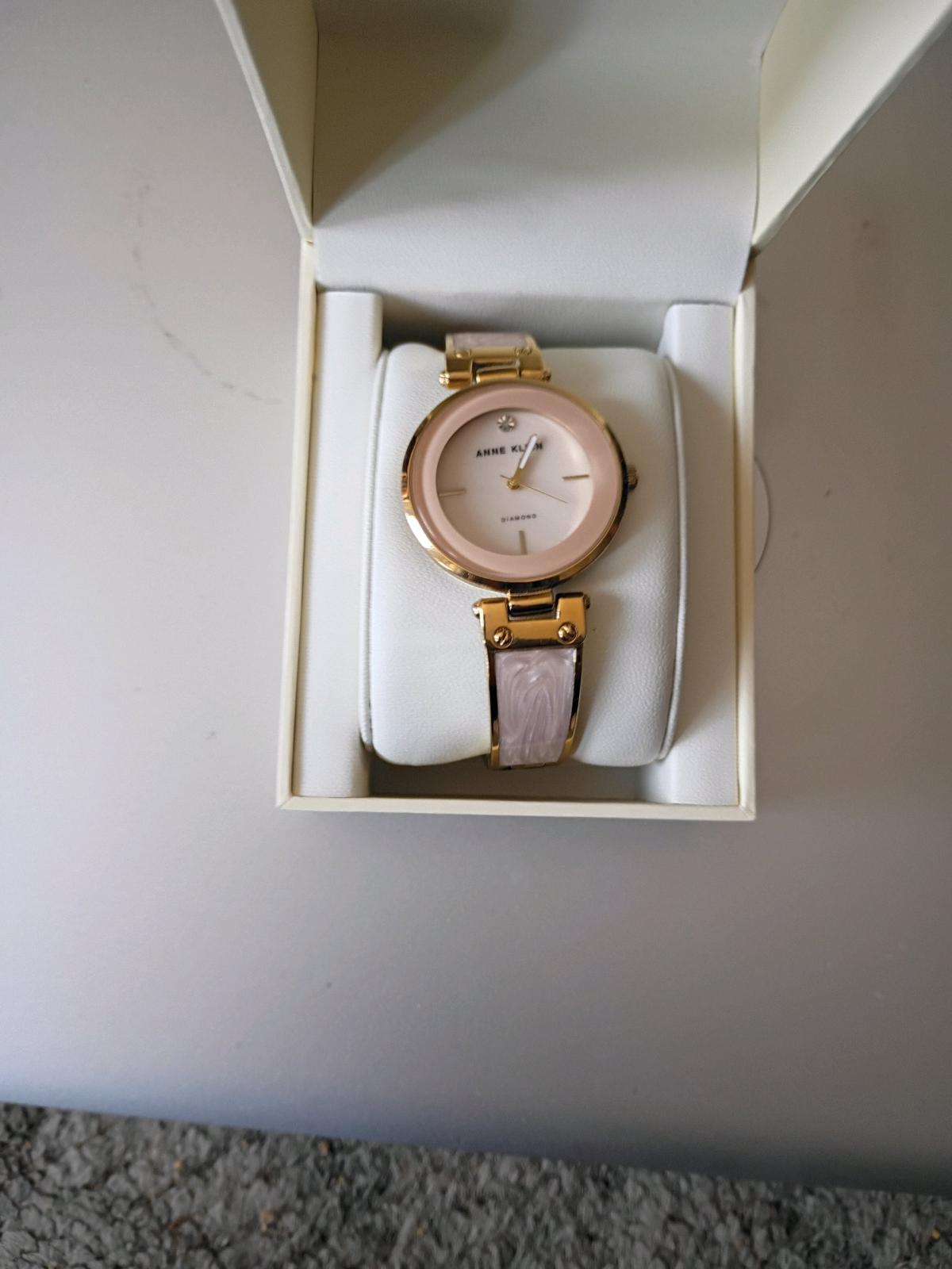womens watches - Winnebago, Illinois - FleaMarketBay