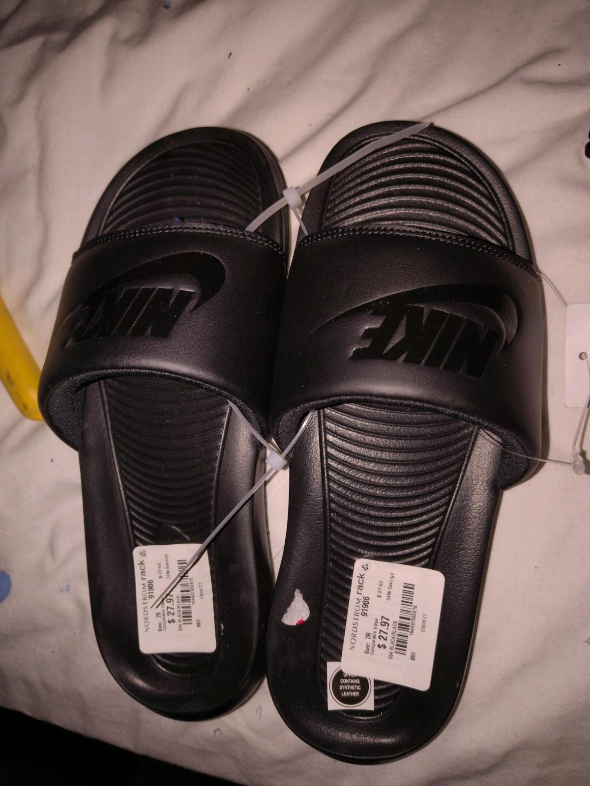 Nike Sandals - Chicago, Illinois - FleaMarketBay