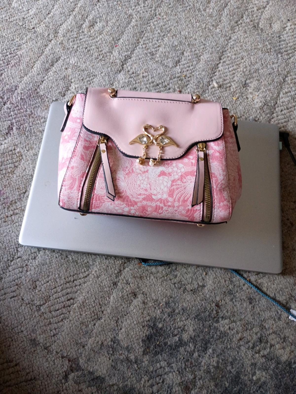 Womens purses - Winnebago, Illinois - FleaMarketBay