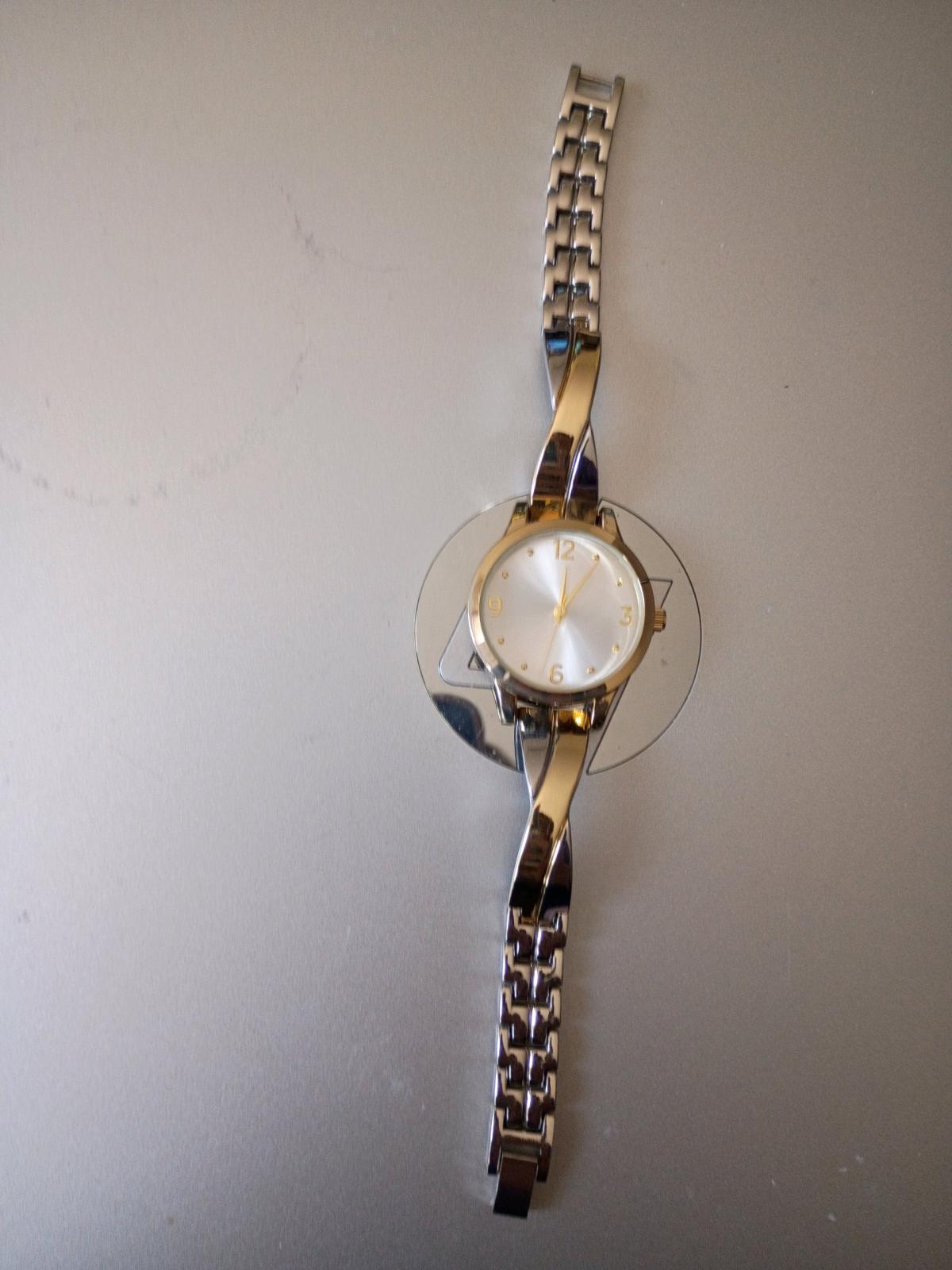 womens watches - Winnebago, Illinois - FleaMarketBay