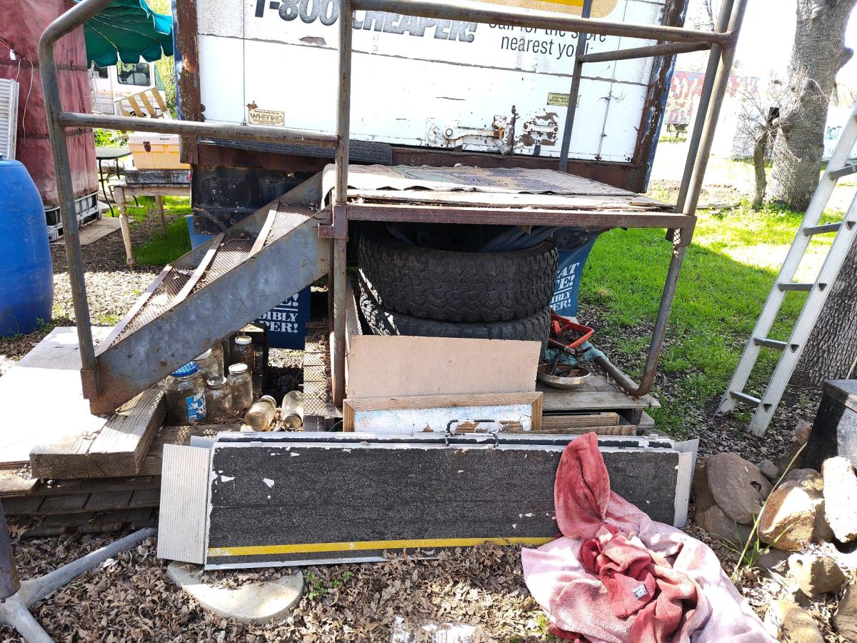 huge estate sale pickers Paradise open all weekends - Anderson, California - FleaMarketBay