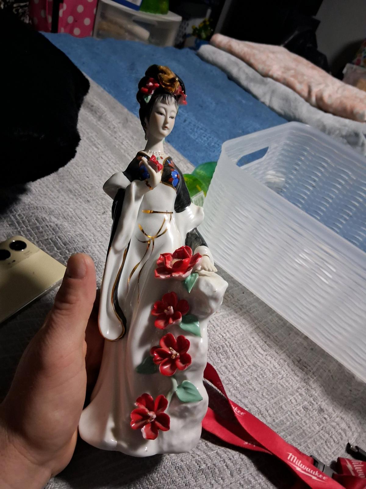 vintage teapots and cookware - Antioch, Tennessee - FleaMarketBay