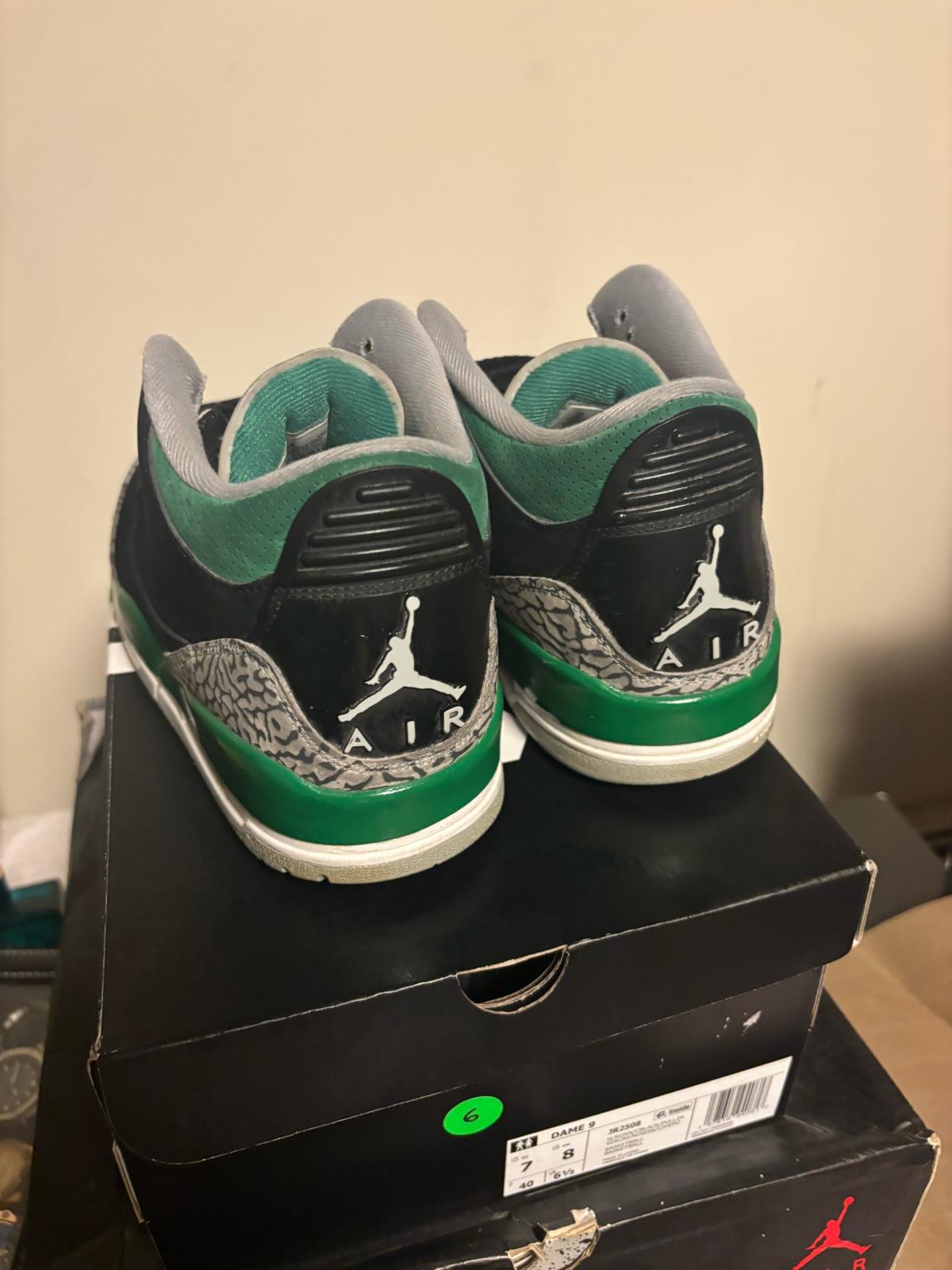 Jordan 3 pine green - Cambria Heights, New York - FleaMarketBay