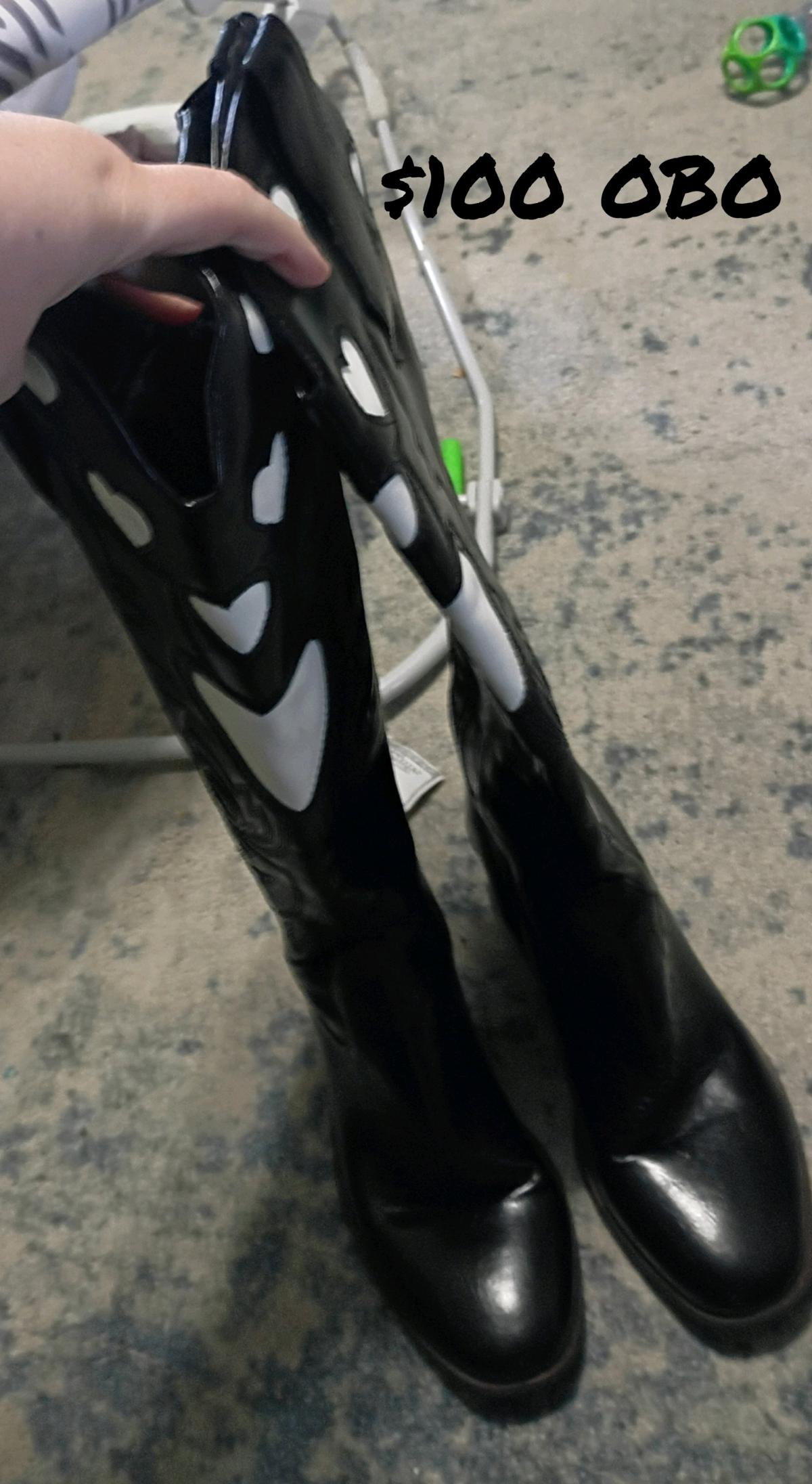 Western style woman boots - Royston, Georgia - FleaMarketBay