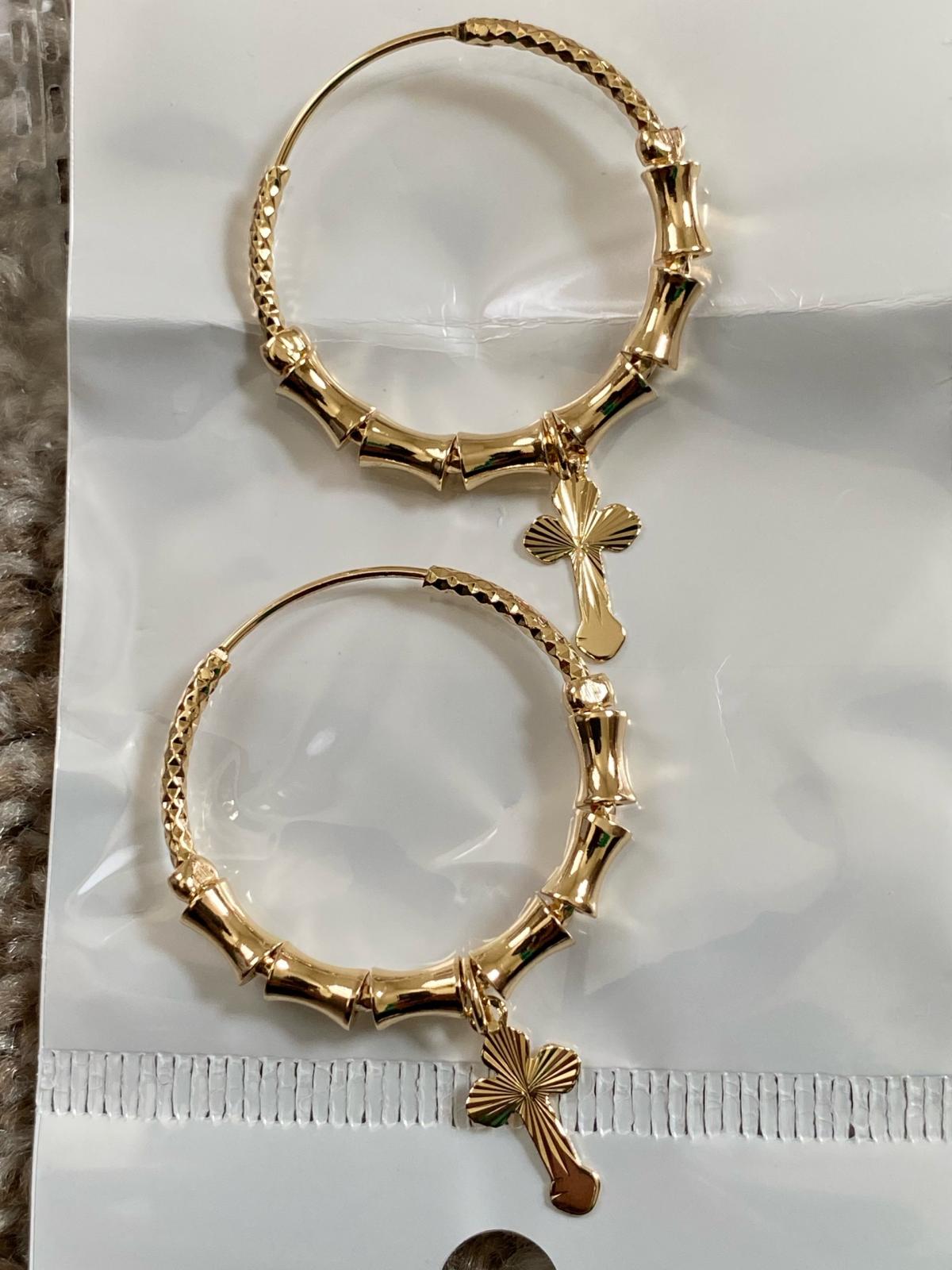 nice stainless waterproof earrings - Washington Navy Yard, District of Columbia - FleaMarketBay