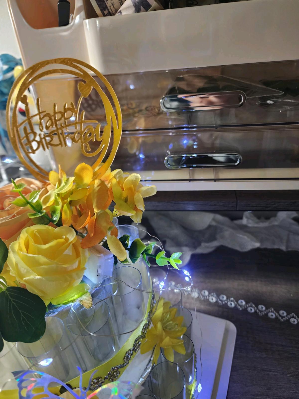 two layers money cake display holder - Appleton, Wisconsin - FleaMarketBay