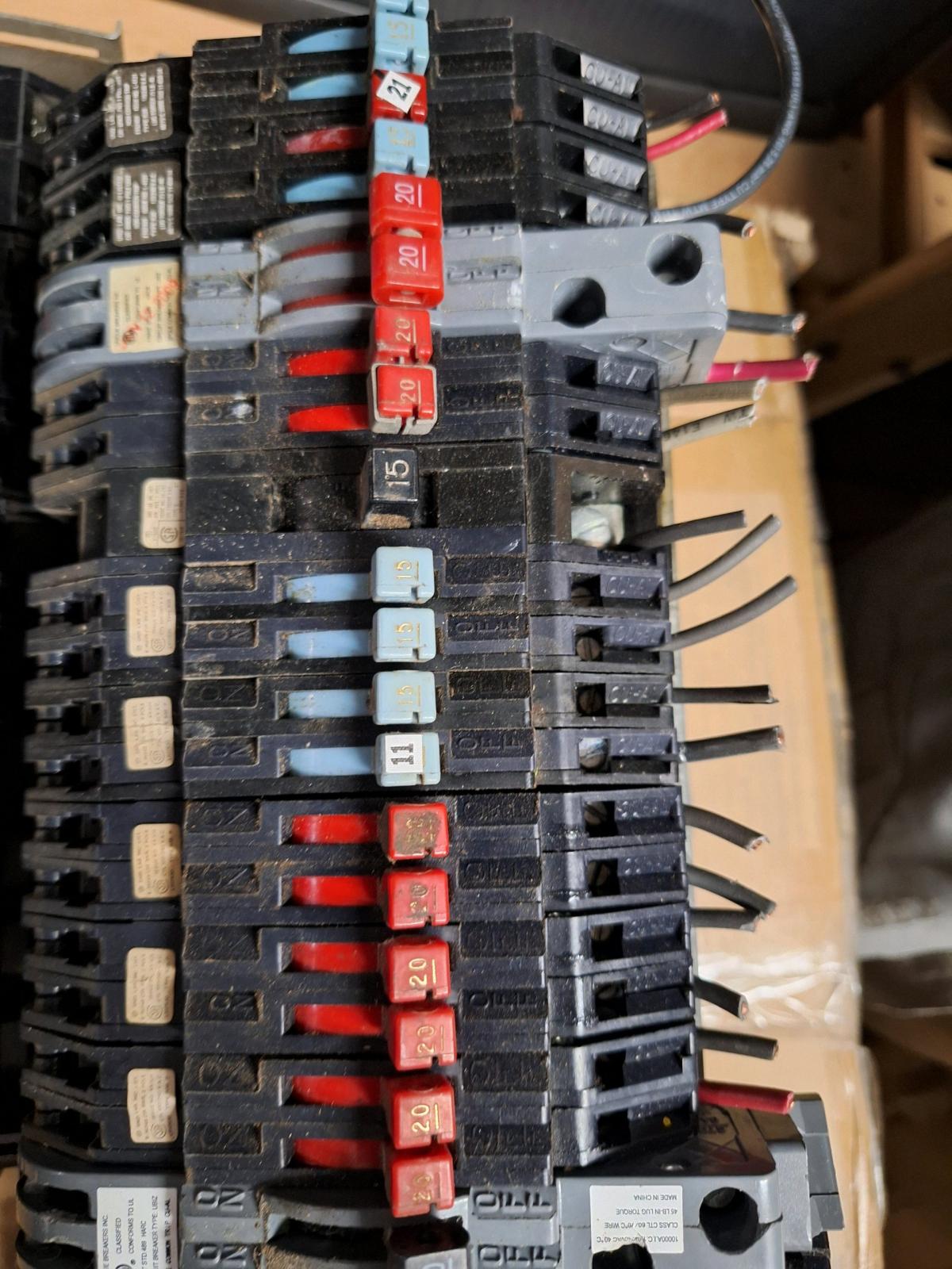 Breakers Zinsco - Winchester, California - FleaMarketBay