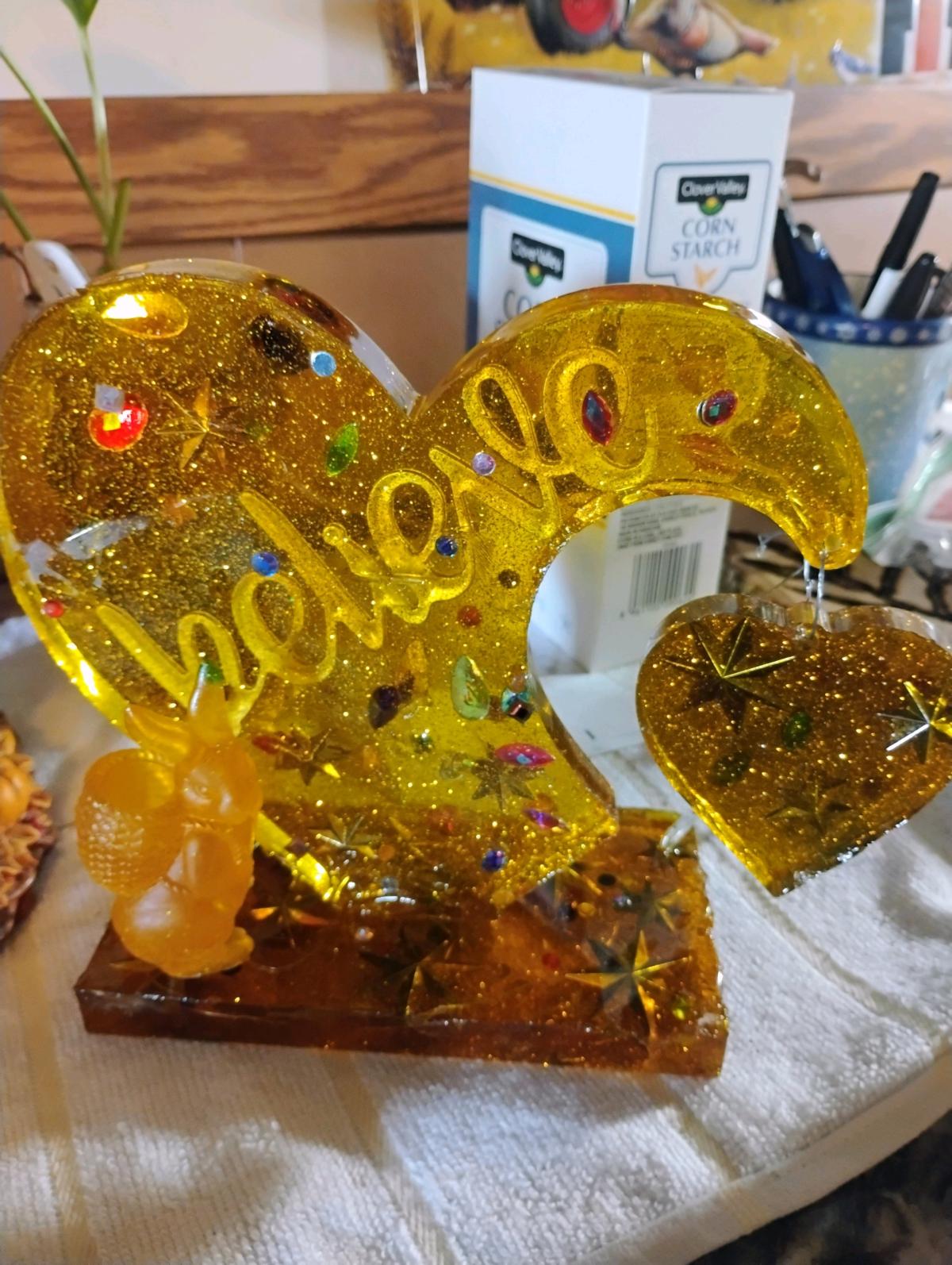 resin heart statue - Rensselaer, Indiana - FleaMarketBay